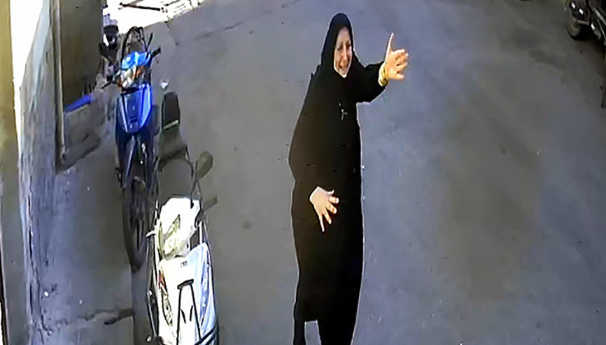 Adanada sokak ortasında kapkaç: Çantasını gasbeden hırsızın peşinden böyle koştu Adanada sokak ortasında kapkaç: Çantasını gasbeden hırsızın peşinden böyle koştu