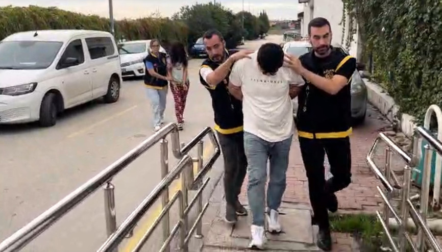 Eşi 3üncü kattan düşüp ölen Özgül: Şüpheliler gereken cezayı alsın / Ek fotoğraflar Eşi 3üncü kattan düşüp ölen Özgül: Şüpheliler gereken cezayı alsın / Ek fotoğraflar
