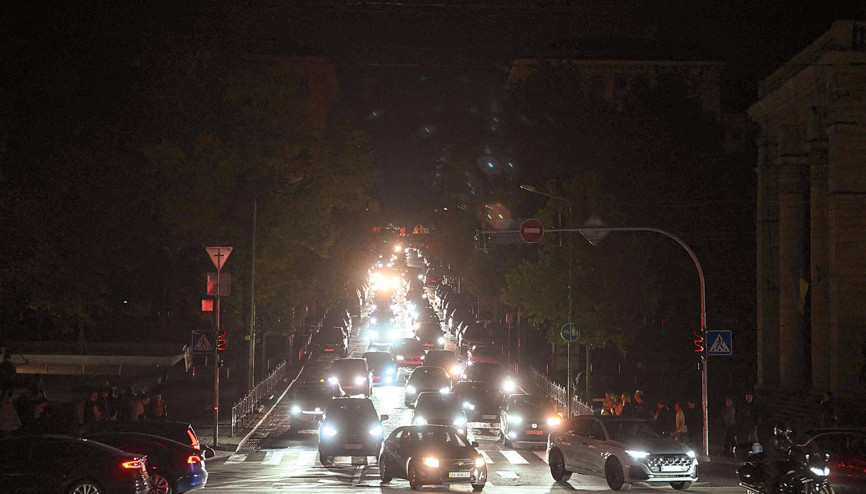 Kış Kiev’e erken geldi... Rus füzeleri elektriği kesti