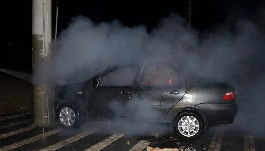 Çarpışan otomobillerden biri alev aldı: 2 yaralı