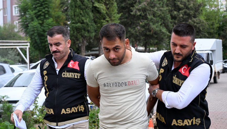 Birlikte yaşadığı kadını boğmadan önce üzerine kaynar su dökmüş