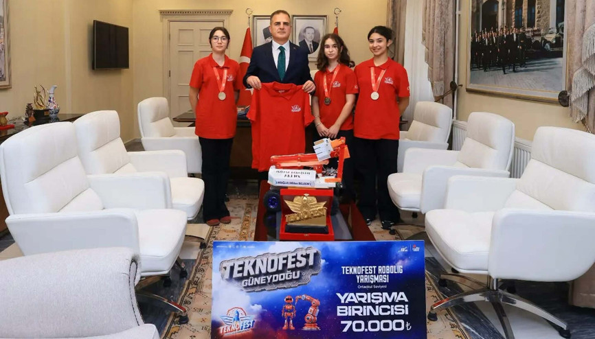 Genç mucitler ‘ArenX’ ile Türkiye birinciliğini kazandı