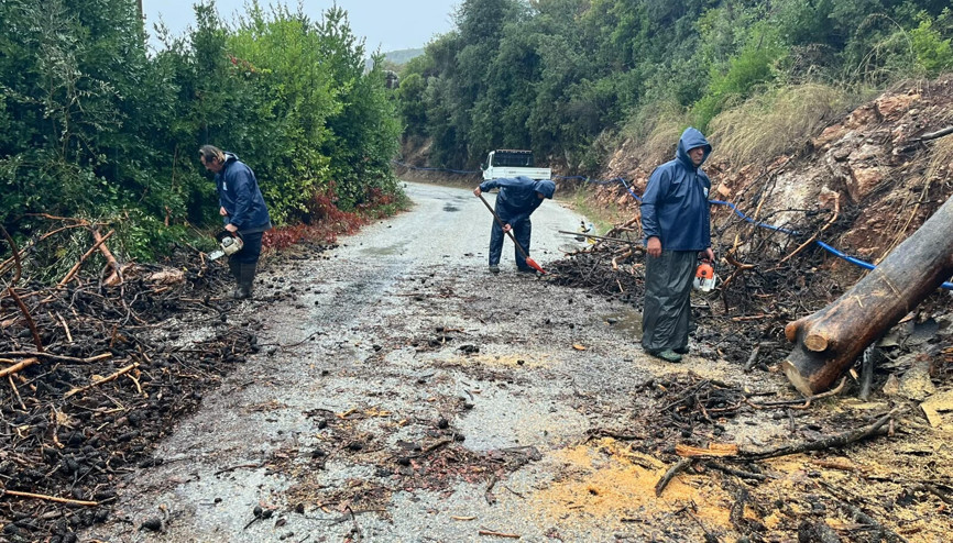 Marmariste belediye ekiplerinden sağanak mesaisi
