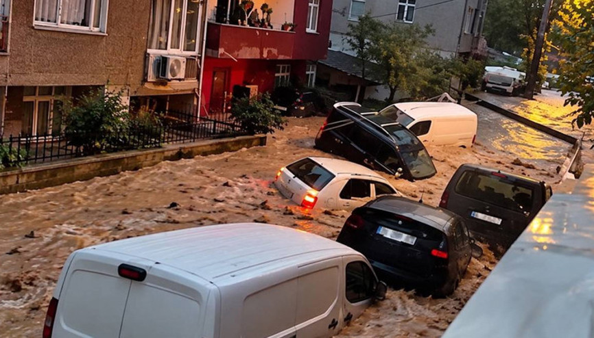 Bakan Gürlekten İstanbuldaki sağanak felaketi açıklaması: Adli soruşturmalar başlatılmıştır
