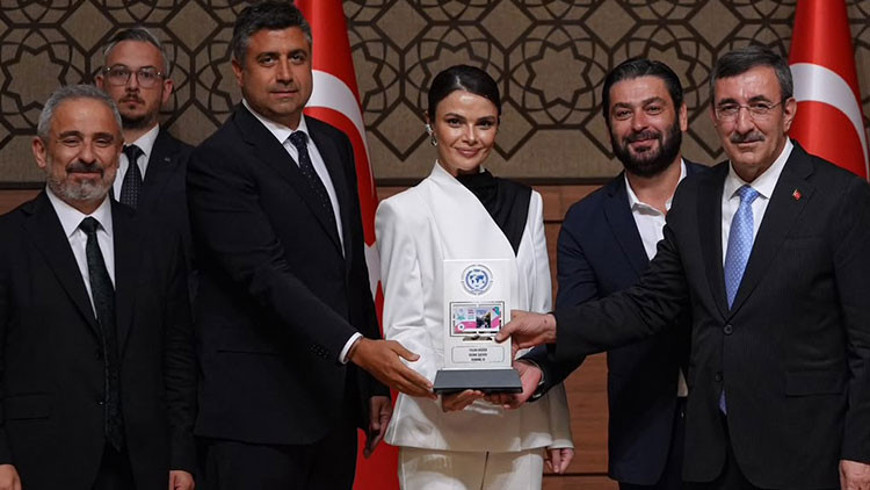 Yılın dizisi Uzak Şehir Yılın dizisi Uzak Şehir