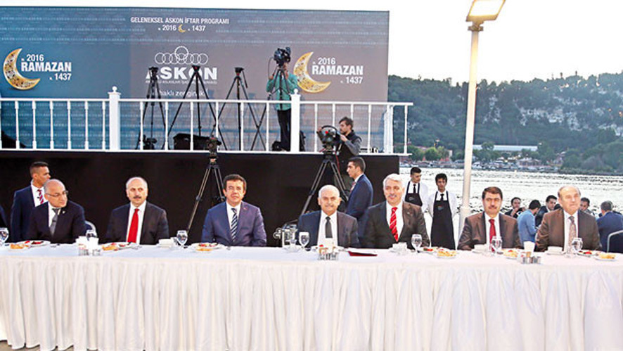 İş dünyası iftarlarda  buluşuyor