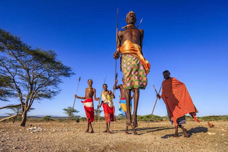 Bugünlerde zıplayan zıplayana… Afrikanın Maasai Kabilesi dansından ilham alarak boylarını uzatmaya çalışıyorlar
