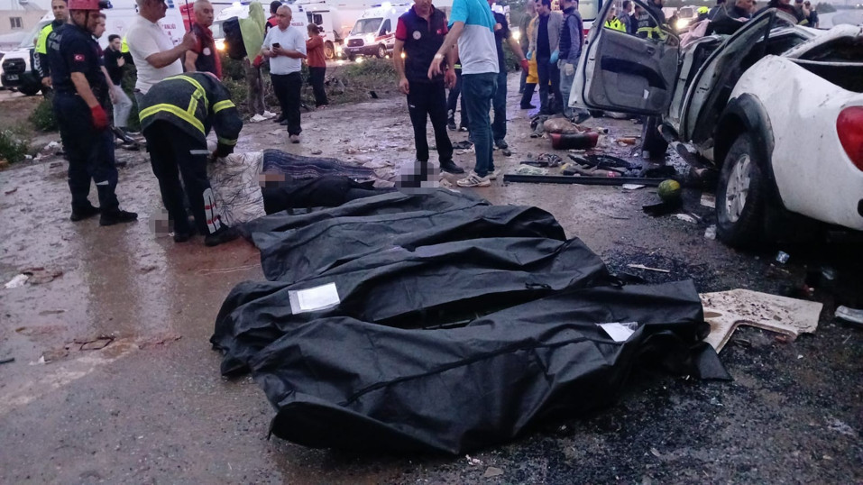 Son dakika... Mersinde feci kaza: 10 kişi hayatını kaybetti, 39 yaralı