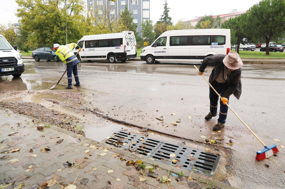 İstanbul’da metrekareye 272 kg yağış düştü Son 84 yılın en şiddetlisi... Megakenti su bastı: 3 ölü 5 kayıp