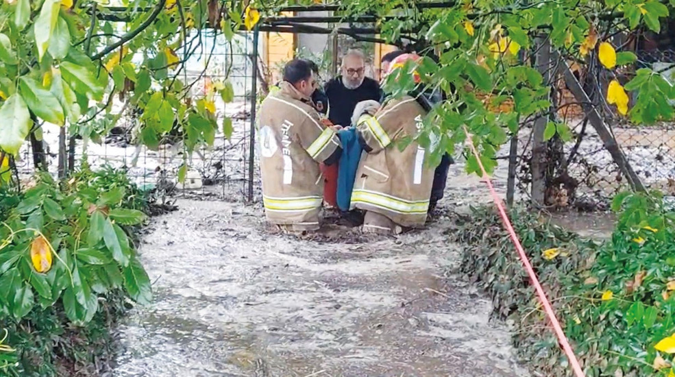 İstanbul’da metrekareye 272 kg yağış düştü Son 84 yılın en şiddetlisi... Megakenti su bastı: 3 ölü 5 kayıp