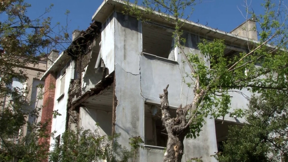 Şirinevler’de riskli bina boşaltıldı