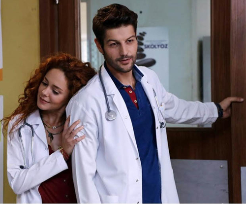 Acil Aşk Aranıyor ve Güllerin Savaşı seti durdu! - Resim: 1